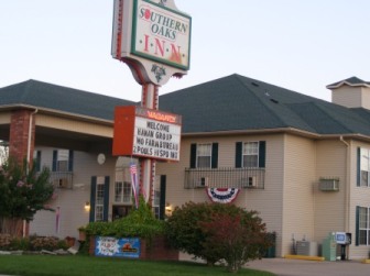 76 West Motel Southern Oaks